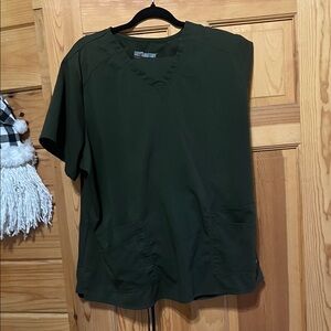 Grey's Anatomy olive green scrubs 3x